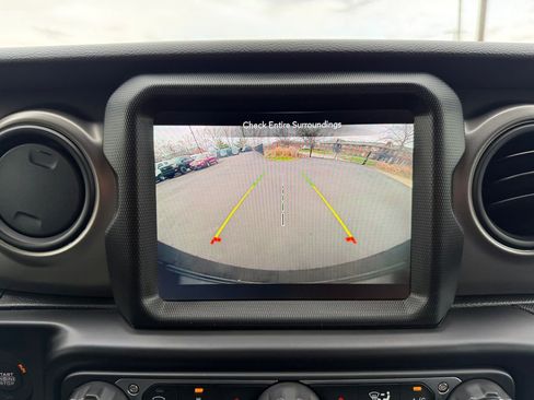 Used 2023 Jeep Wrangler Willys image 25