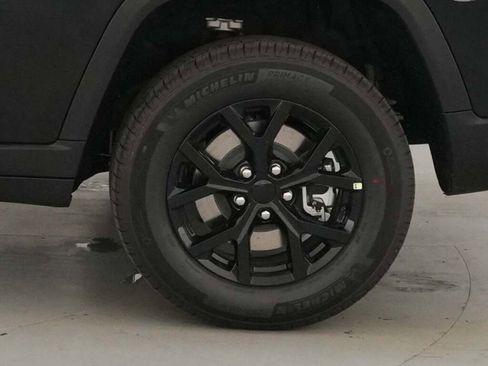 New 2025 Jeep Grand Cherokee L Laredo image 34