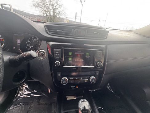 Used 2018 Nissan Rogue SL image 40