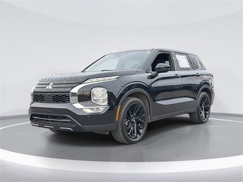 Used 2023 Mitsubishi Outlander SEL image 1