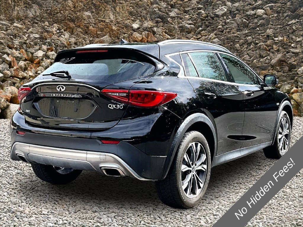 Used 2017 INFINITI QX30 AWD image 2