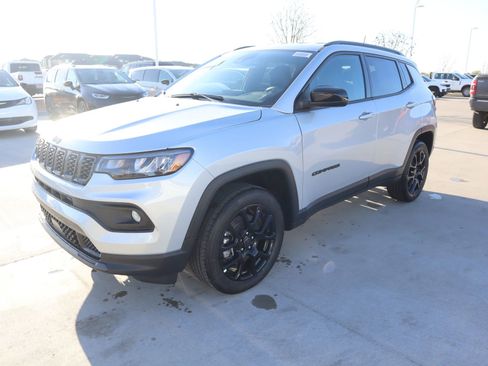 New 2026 Jeep Compass Latitude AWD/4WD image 10