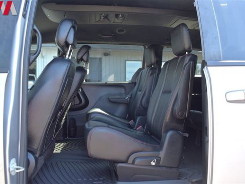 Used 2019 Dodge Grand Caravan GT image 25