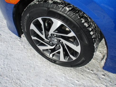 Used 2018 Honda Civic EX image 9