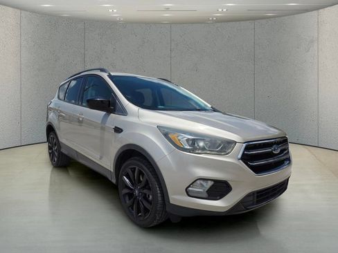 Used 2017 Ford Escape SE w/ SE Sport Appearance Package AWD/4WD image 13