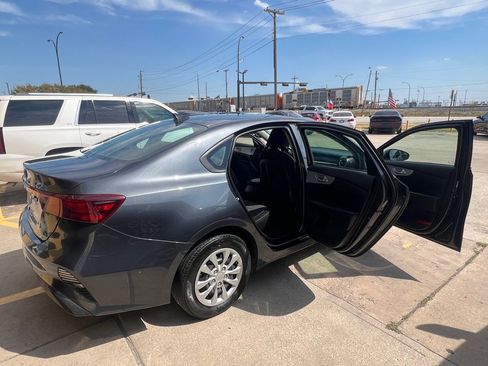 Used 2024 Kia Forte LX FWD image 11