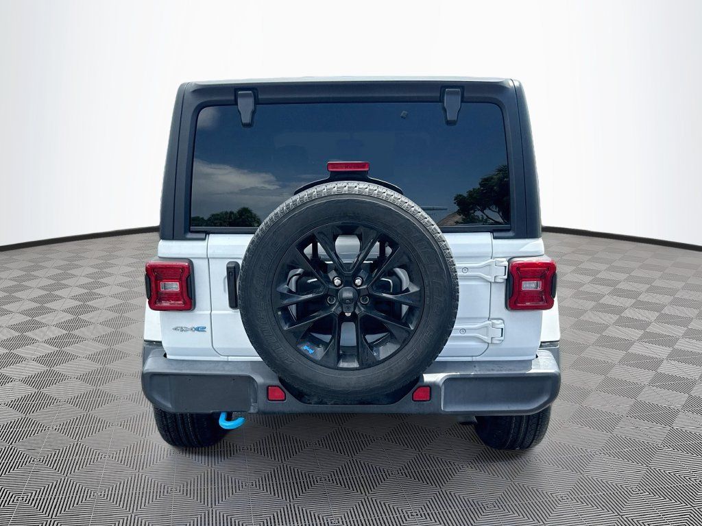 Used 2022 Jeep Wrangler Unlimited Sahara AWD/4WD image 7