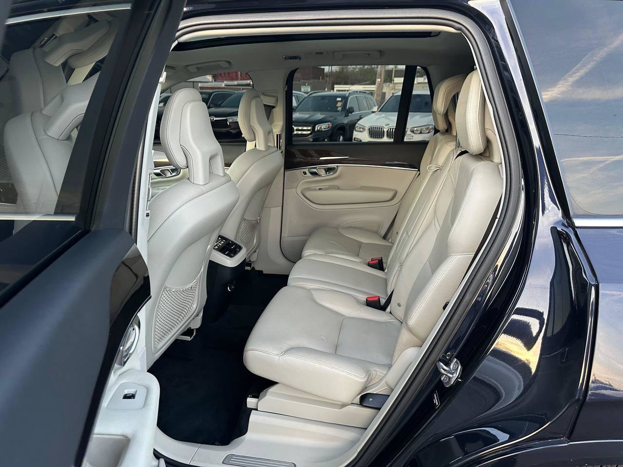Used 2016 Volvo XC90 T6 Momentum w/ Protection Package Plus AWD/4WD image 27