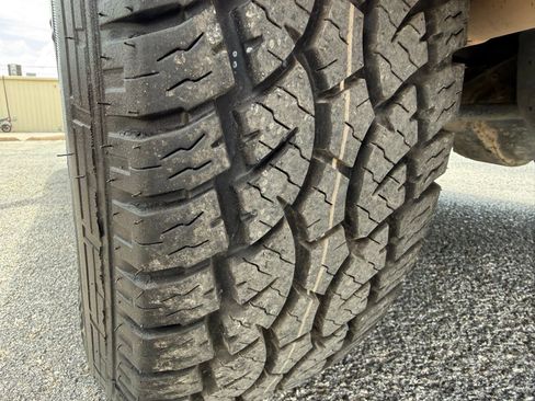 Used 2002 Chevrolet Tracker 4WD w/ Preferred Equipment Group image 9