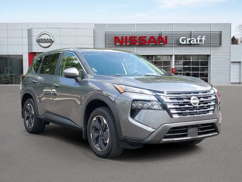 Certified 2026 Nissan Rogue SV FWD image 2