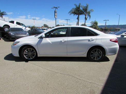 Used 2015 Toyota Camry SE FWD image 5