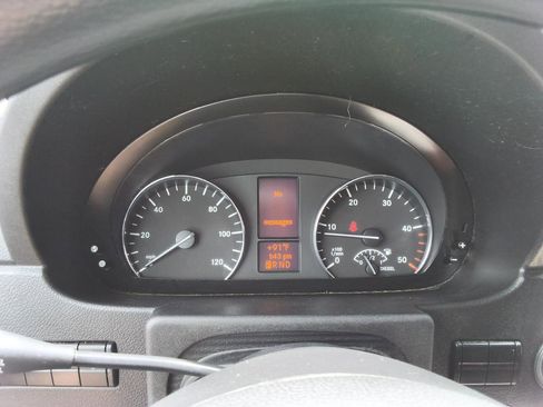 Used 2013 Freightliner Sprinter 2500 RWD image 12