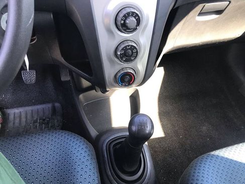 Used 2007 Toyota Yaris 2-Door Hatchback FWD image 12