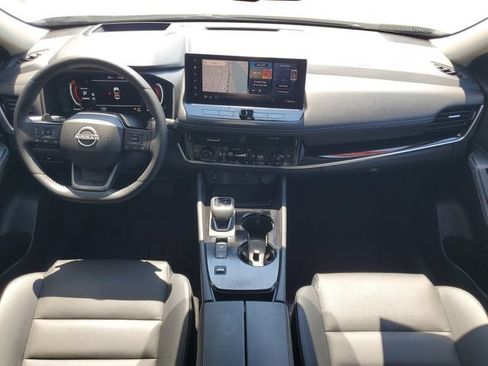 Certified 2025 Nissan Rogue SL w/ SL Premium Package FWD image 3