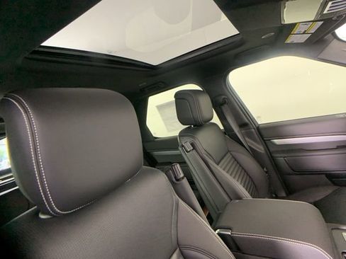 Used 2025 Land Rover Discovery Dynamic SE image 35