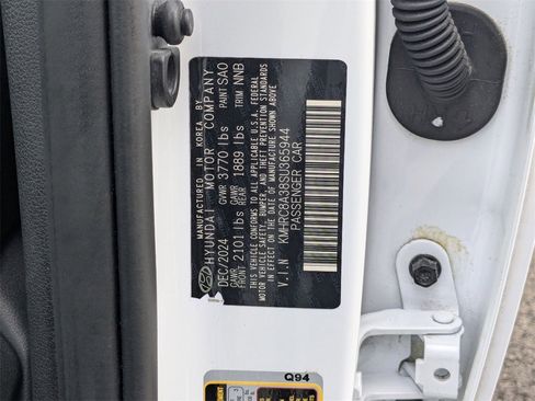 Used 2025 Hyundai Venue Limited image 38