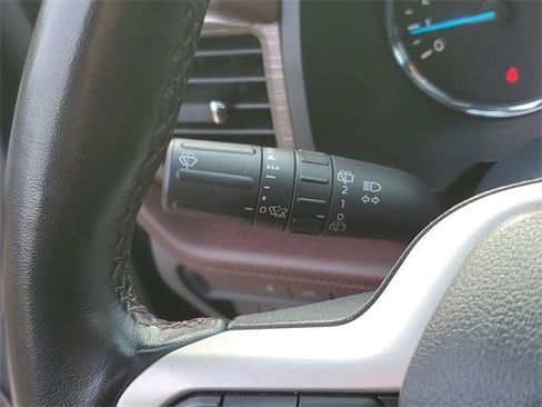 Used 2022 Ford Expedition Limited image 14