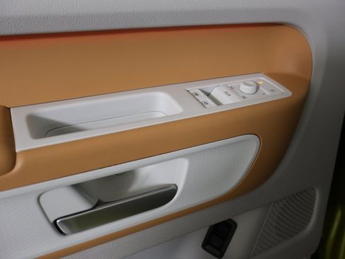 Used 2025 Volkswagen ID. Buzz 1st Edition image 24