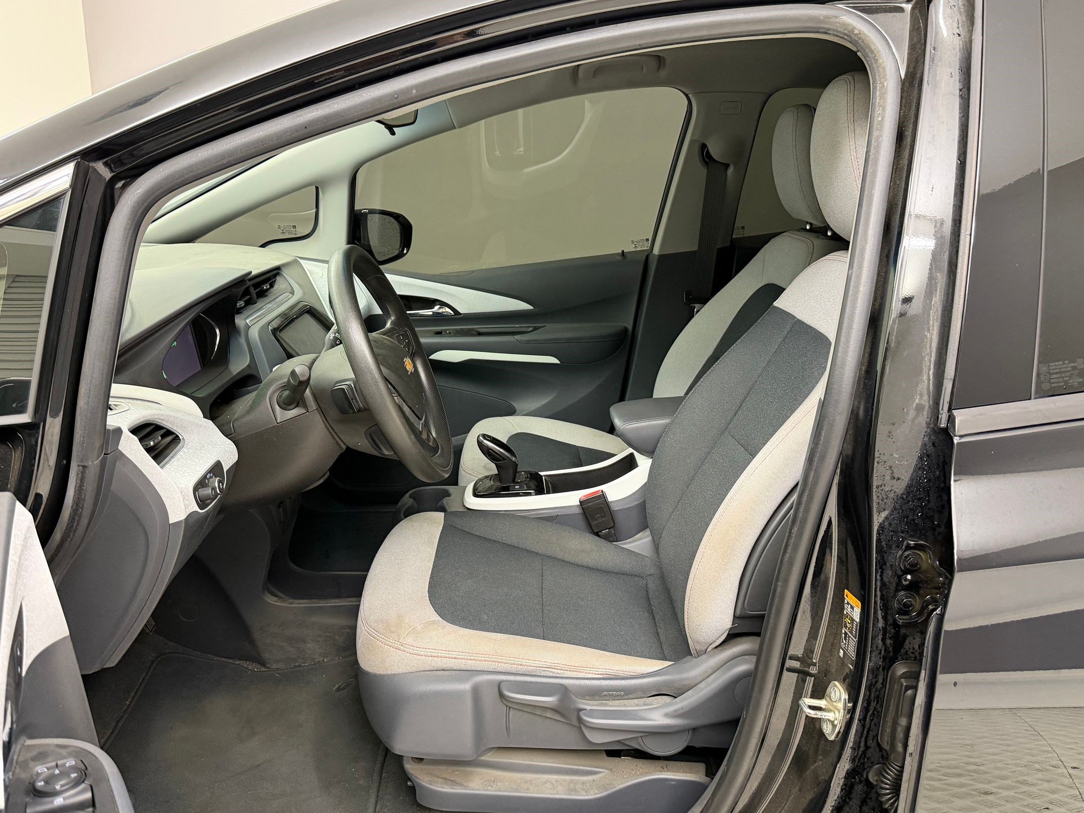 Used 2020 Chevrolet Bolt LT FWD image 5