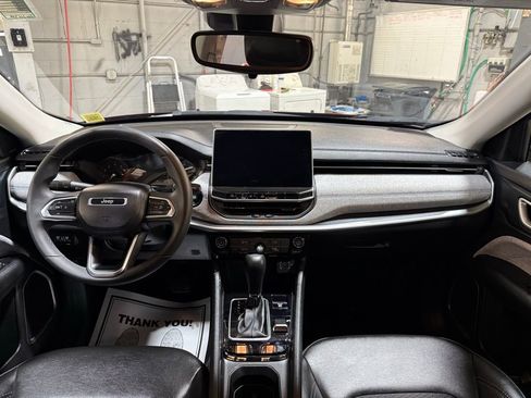 Used 2022 Jeep Compass Latitude image 10