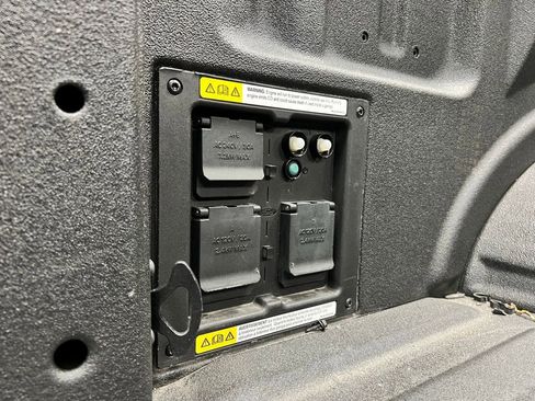 Used 2023 Ford F150 Lariat w/ Trailer Tow Package image 16