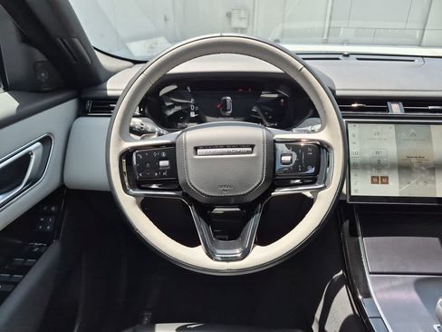 Certified 2026 Land Rover Range Rover Velar Dynamic SE AWD/4WD image 24