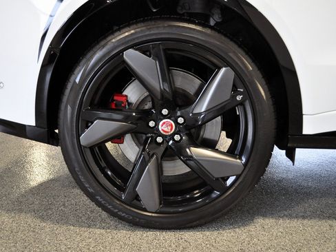 Used 2022 Jaguar F-PACE SVR image 19