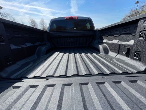 Used 2025 Chevrolet Colorado ZR2 w/ Technology Package image 20