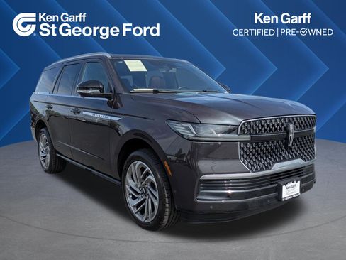 Used 2025 Lincoln Navigator Reserve image 1