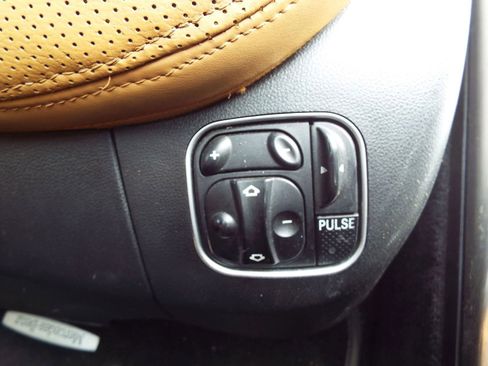 Used 2011 Mercedes-Benz SL 550 image 19