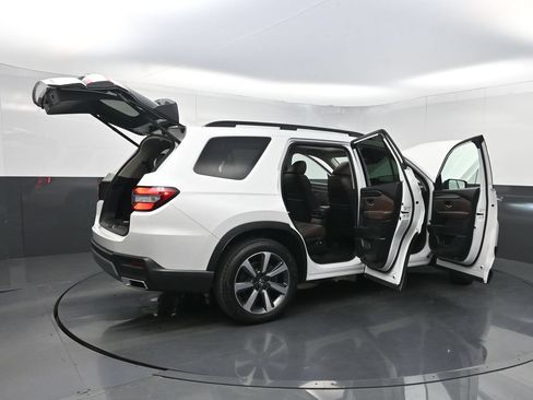 Used 2024 Honda Pilot Elite image 42