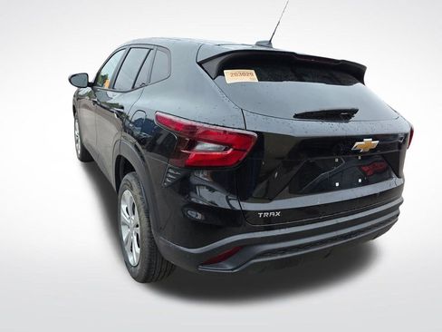 Used 2024 Chevrolet Trax LS FWD image 7