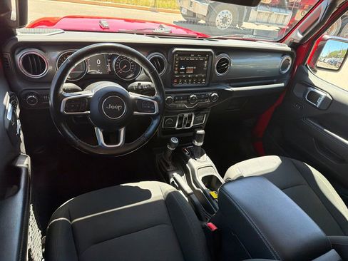 Used 2022 Jeep Wrangler Unlimited Sahara w/ Cold Weather Group AWD/4WD image 22