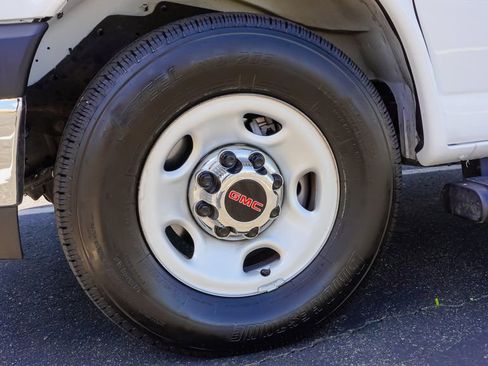 New 2026 GMC Savana 3500 LT w/ LT Preferred Equipment Group RWD image 7