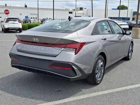 Used 2024 Hyundai Elantra SEL FWD image 6