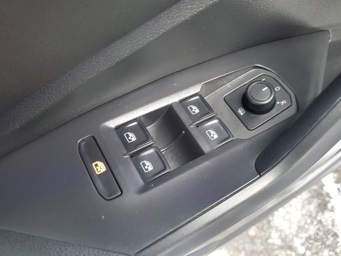 Used 2019 Volkswagen Jetta SEL w/ Cold Weather Package image 12