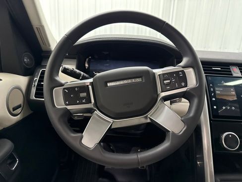 Used 2025 Land Rover Discovery Dynamic SE AWD/4WD image 17