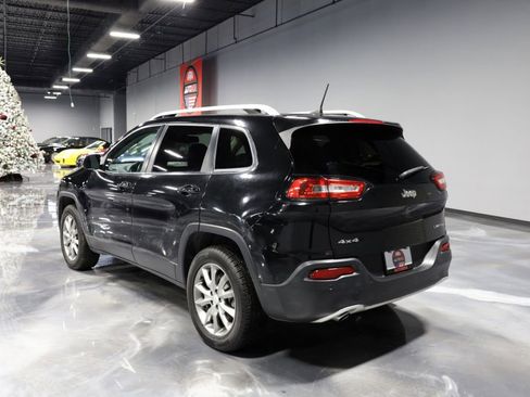 Used 2018 Jeep Cherokee Limited AWD/4WD image 5