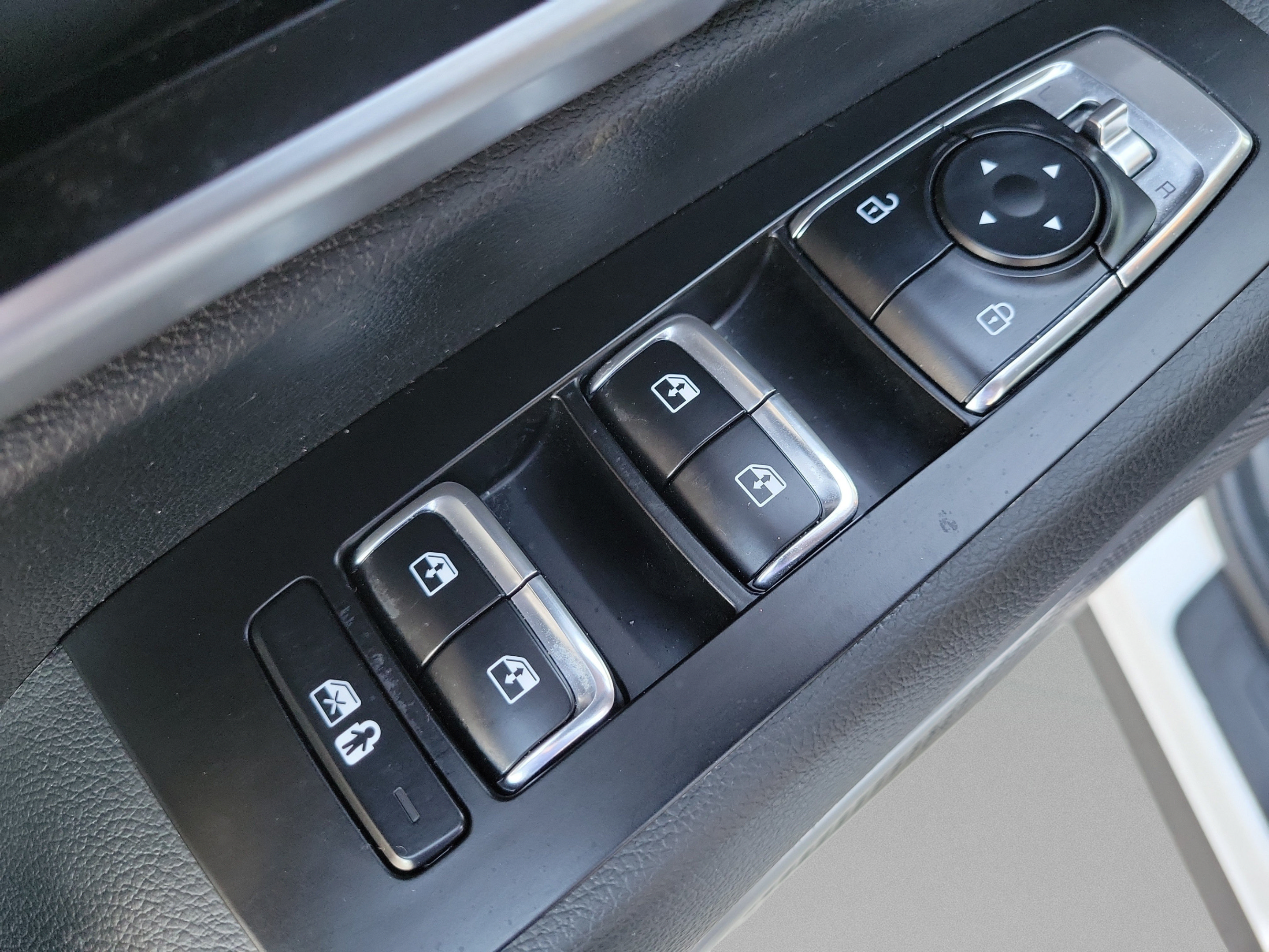 Certified 2025 Kia Telluride LX FWD image 14