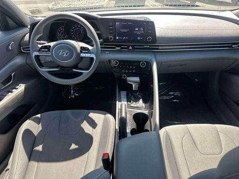 Used 2022 Hyundai Elantra SEL FWD image 11