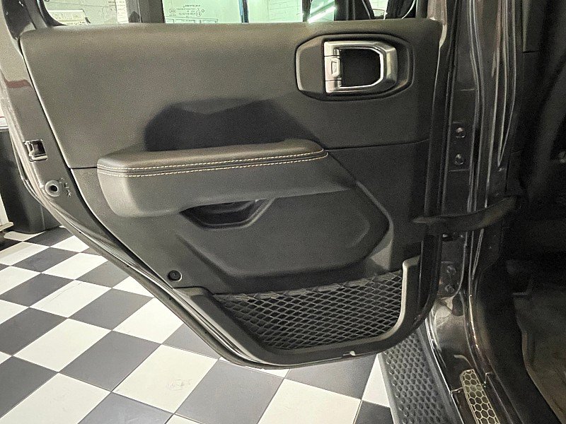 Used 2025 Jeep Wrangler Unlimited Sahara AWD/4WD image 24