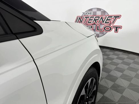 Used 2024 Kia Carnival EX FWD image 29