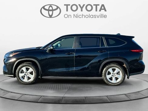 Used 2023 Toyota Highlander LE image 3