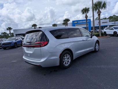 Used 2026 Chrysler Pacifica Select