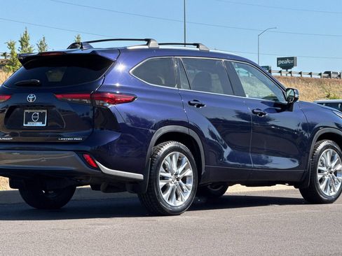 Used 2021 Toyota Highlander Limited AWD/4WD image 3