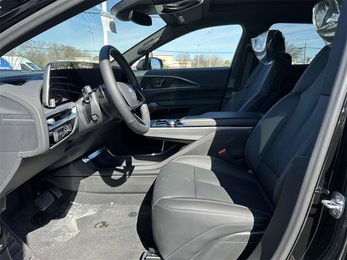 New 2025 Cadillac Lyriq Luxury image 16