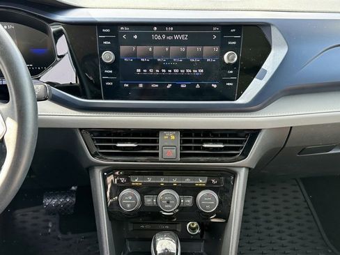 Certified 2024 Volkswagen Taos SE image 25