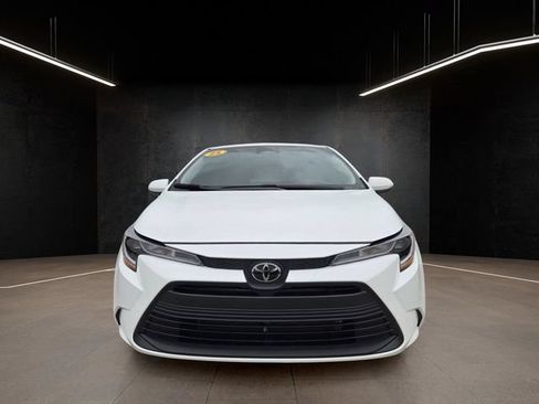 Used 2025 Toyota Corolla LE FWD image 2