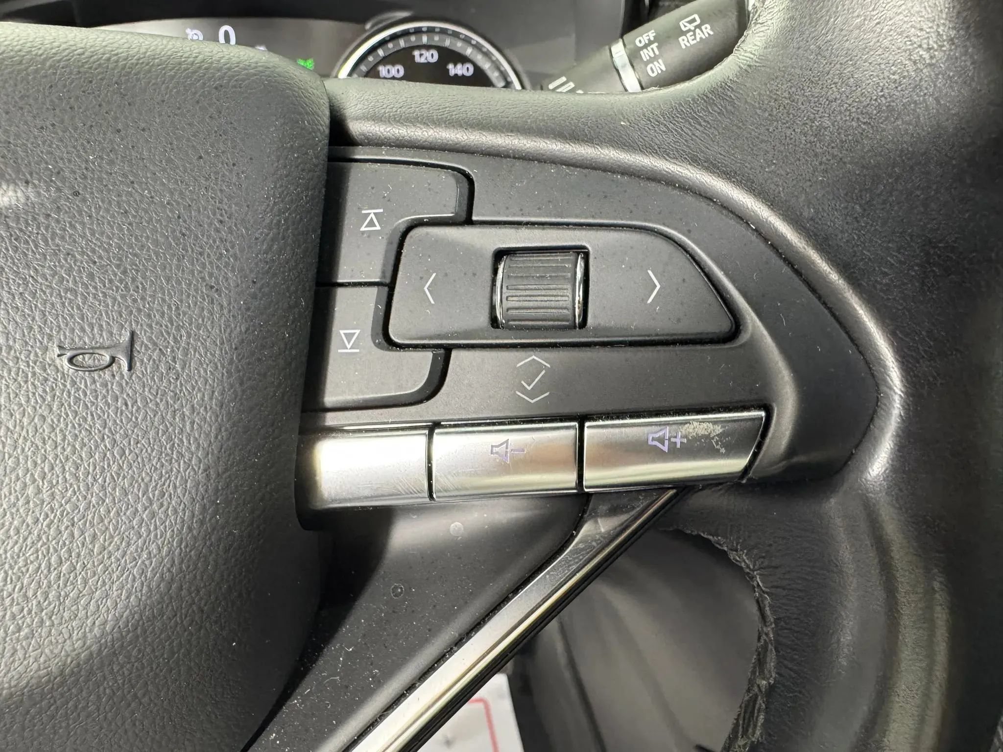 Used 2023 Cadillac XT6 Luxury AWD/4WD image 16