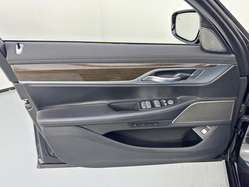 Used 2020 BMW 740i w/ Premium Package image 45
